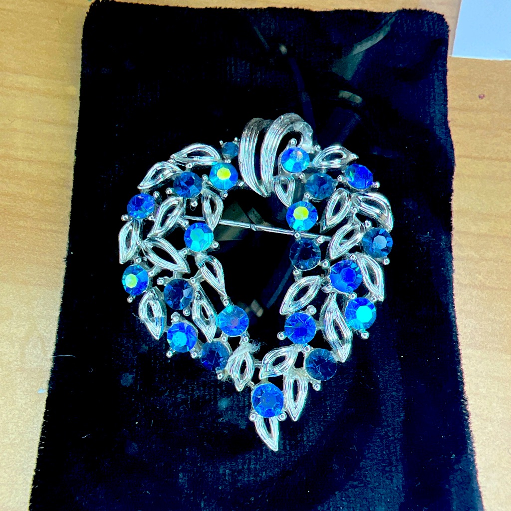 Vintage Lisner Signed Blue Aurora Borealis Rhinestone Brooch Pin 30$